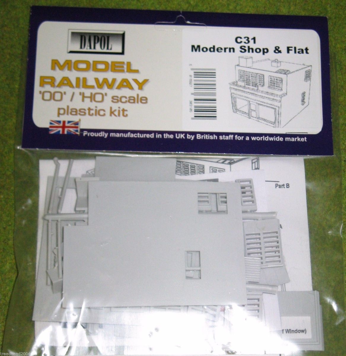 Railway Model 00 Modern Shop And Flat                Plastic Kit Dapol C31 